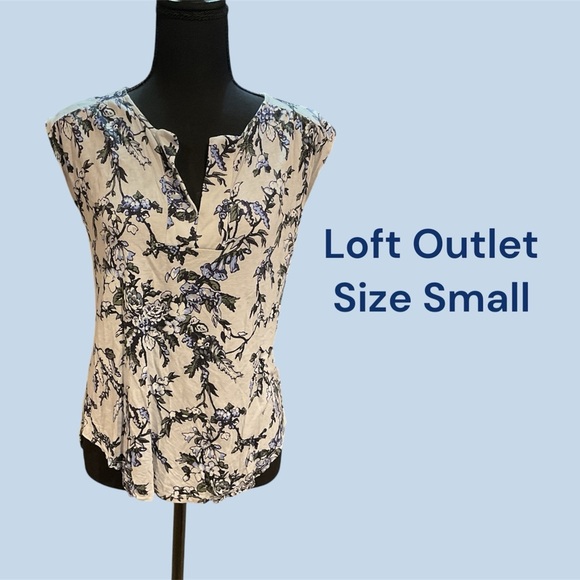 Loft Outlet Tops - LOFT OUTLET SIZE SMALL BLUE FLORAL PULL OVER TOP GENTLY WORN